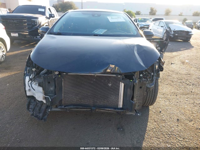 JTDEPRAE6LJ105625 Toyota COROLLA LE