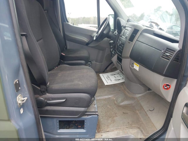 44331433 :رقم المزاد ، WD3PE7CD4JP625074 vin ، 2018 Mercedes-benz Sprinter 2500 Standard Roof V6 مزاد بيع