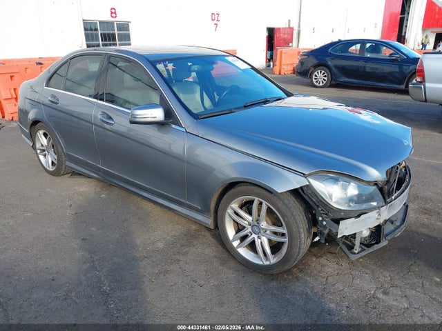 2012 MERCEDES-BENZ C 300 WDDGF8BB8CR205288