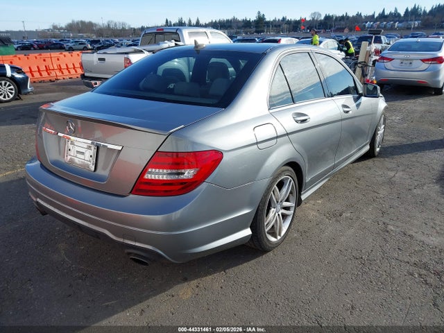 2012 MERCEDES-BENZ C 300 WDDGF8BB8CR205288 Photo 3