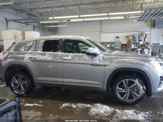 Продаж на аукціоні авто 2024 Volkswagen Atlas Cross Sport 2.0t Sel R-line, vin: 1V2AE2CA7RC260184, номер лоту: 44331566