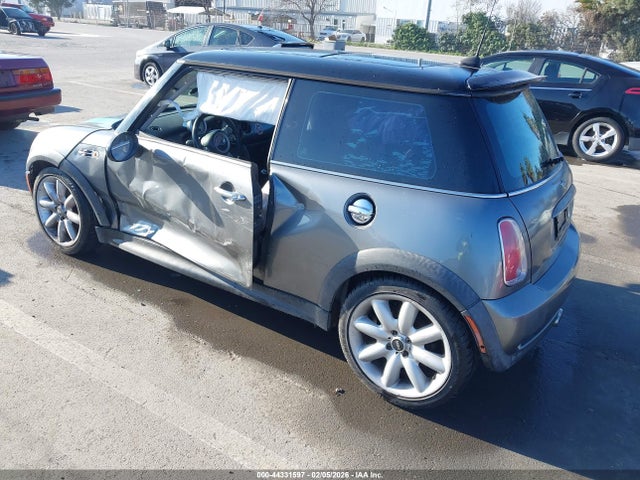 2005 MINI COOPER S WMWRE335X5TL13593 Photo 2
