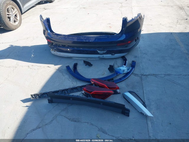 44331629 :رقم المزاد ، WA1BCBFZ2PP012003 vin ، 2023 Audi Q4 E-tron Premium Plus 40 Rwd مزاد بيع