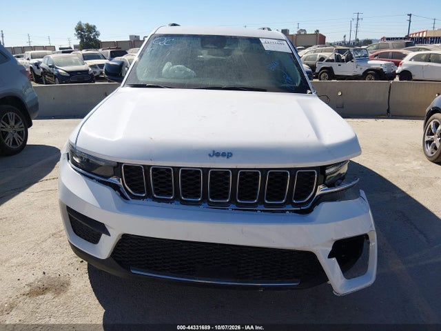 44331689 :رقم المزاد ، 1C4RJHAG8PC570688 vin ، 2023 Jeep Grand Cherokee Laredo 4x4 مزاد بيع