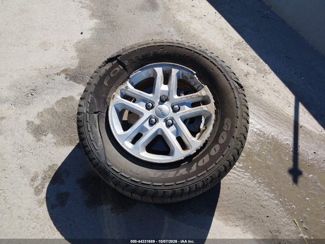 44331689 :رقم المزاد ، 1C4RJHAG8PC570688 vin ، 2023 Jeep Grand Cherokee Laredo 4x4 مزاد بيع