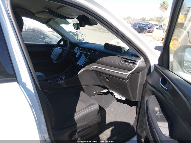 44331689 :رقم المزاد ، 1C4RJHAG8PC570688 vin ، 2023 Jeep Grand Cherokee Laredo 4x4 مزاد بيع
