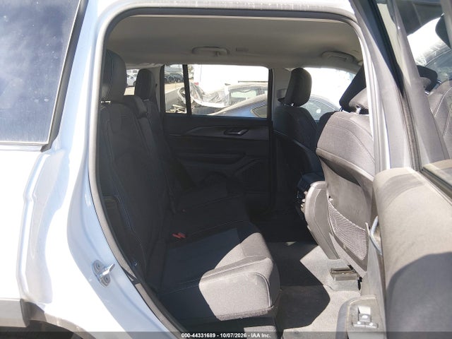 44331689 :رقم المزاد ، 1C4RJHAG8PC570688 vin ، 2023 Jeep Grand Cherokee Laredo 4x4 مزاد بيع