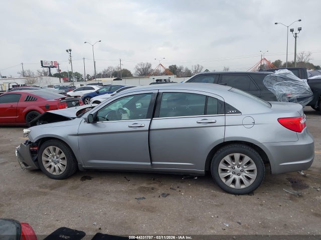 44331707 :رقم المزاد ، 1C3CCBAB0EN124624 vin ، 2014 Chrysler 200 Lx مزاد بيع