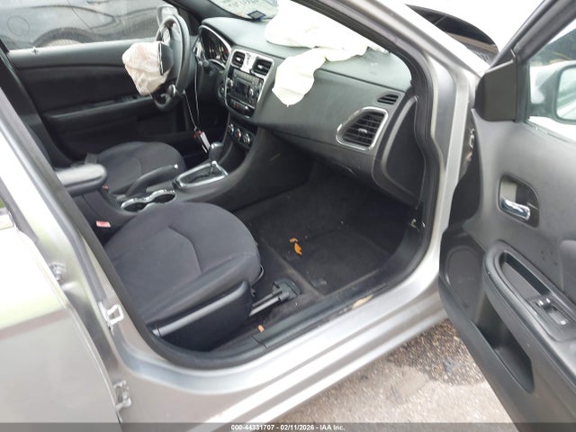 44331707 :رقم المزاد ، 1C3CCBAB0EN124624 vin ، 2014 Chrysler 200 Lx مزاد بيع