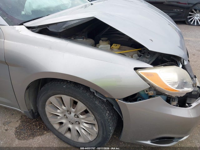 44331707 :رقم المزاد ، 1C3CCBAB0EN124624 vin ، 2014 Chrysler 200 Lx مزاد بيع