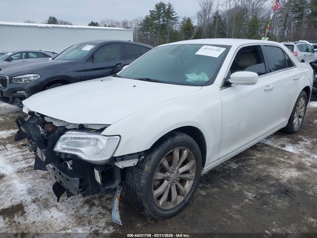Chrysler 300 Limited Awd 2017 2C3CCARG0HH622104 Image 2
