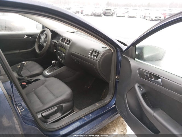 44331782 :رقم المزاد ، 3VWDX7AJ6BM320806 vin ، 2011 Volkswagen Jetta 2.5l Se مزاد بيع