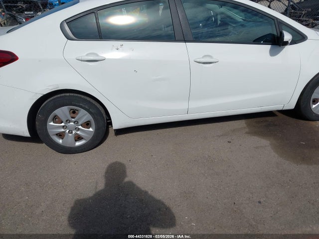 KIA FORTE LX 2017 3KPFK4A75HE054436 Image 17