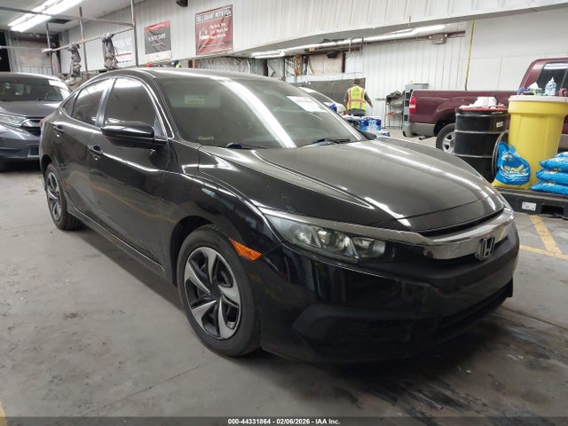 Honda Civic Lx 2018 2HGFC2F52JH588627 main image