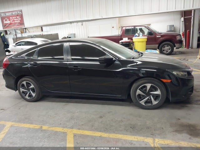 Honda Civic Lx 2018 2HGFC2F52JH588627 Image 13