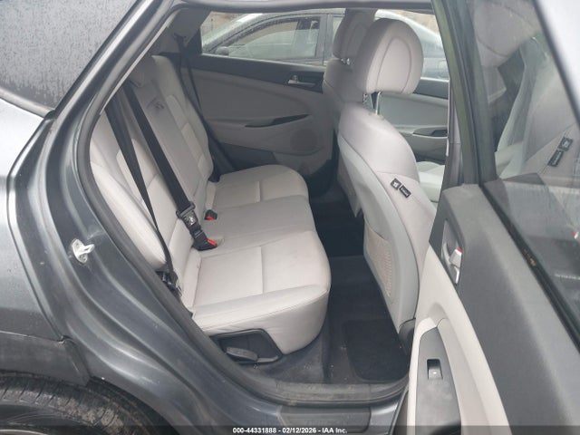 KM8J3CA44JU678559 Hyundai TUCSON SEL