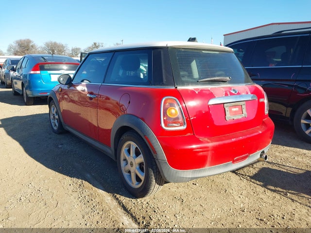 2009 MINI COOPER WMWMF33559TW75862 Photo 2