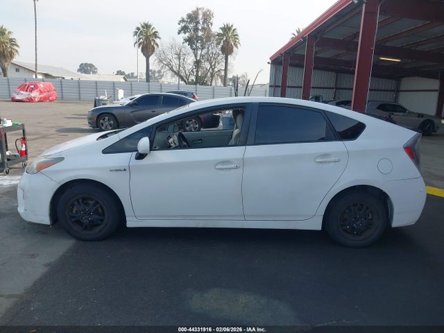 Toyota Prius Two 2014 JTDKN3DU5E0371672 Image 14