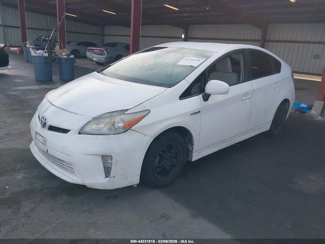 Toyota Prius Two 2014 JTDKN3DU5E0371672 Image 2