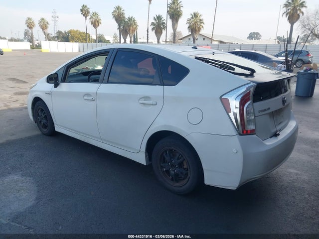 Toyota Prius Two 2014 JTDKN3DU5E0371672 Image 3