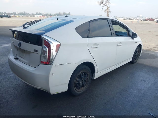 Toyota Prius Two 2014 JTDKN3DU5E0371672 Image 4