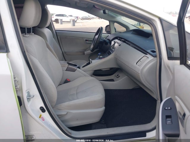 Toyota Prius Two 2014 JTDKN3DU5E0371672 Image 5