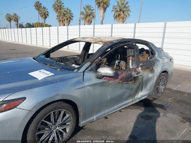 4T1G11AK5MU565095 Toyota CAMRY SE
