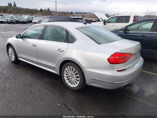 1VWBT7A38GC039667 Volkswagen Passat 1.8t Se