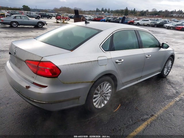 1VWBT7A38GC039667 Volkswagen Passat 1.8t Se