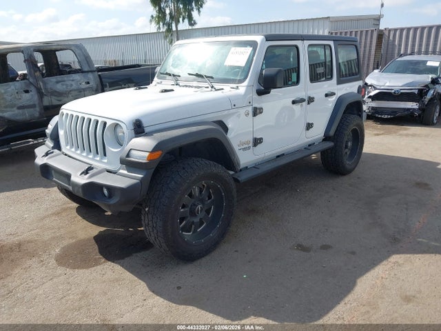 1C4HJXDGXJW303964 Jeep Wrangler Unlimited Sport 4x4