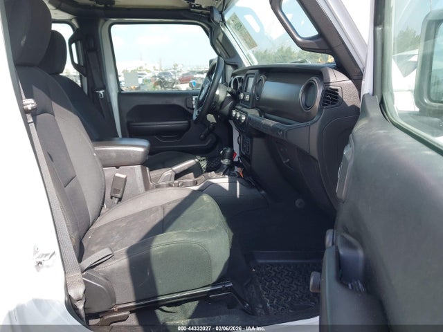 1C4HJXDGXJW303964 Jeep Wrangler Unlimited Sport 4x4