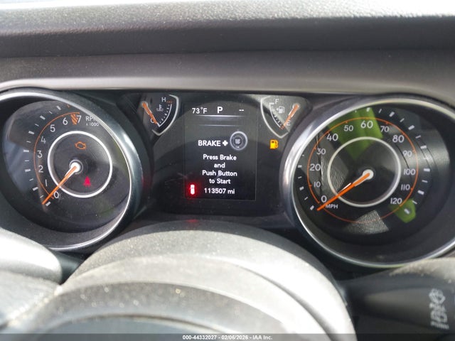 1C4HJXDGXJW303964 Jeep Wrangler Unlimited Sport 4x4