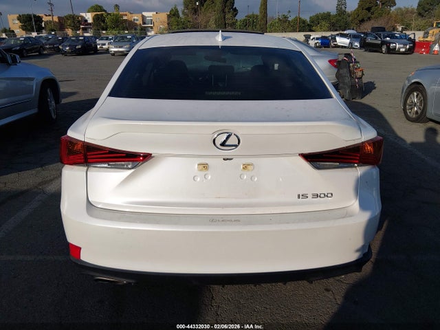 Lexus IS 300 2019 JTHBA1D23K5099649 Image 16