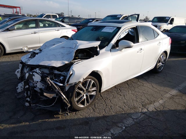 Lexus IS 300 2019 JTHBA1D23K5099649 Image 2