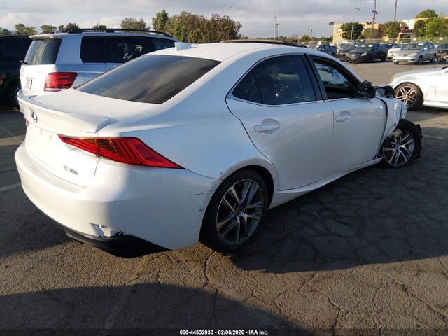 Lexus IS 300 2019 JTHBA1D23K5099649 Image 4