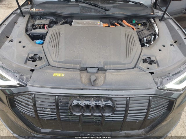 WA1LAAGE8NB008693 Audi E-tron Premium Plus Quattro