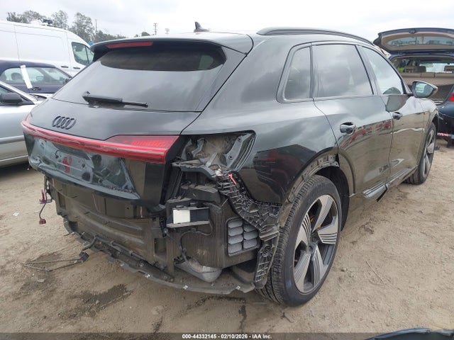 WA1LAAGE8NB008693 Audi E-tron Premium Plus Quattro