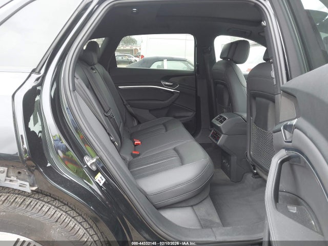 WA1LAAGE8NB008693 Audi E-tron Premium Plus Quattro