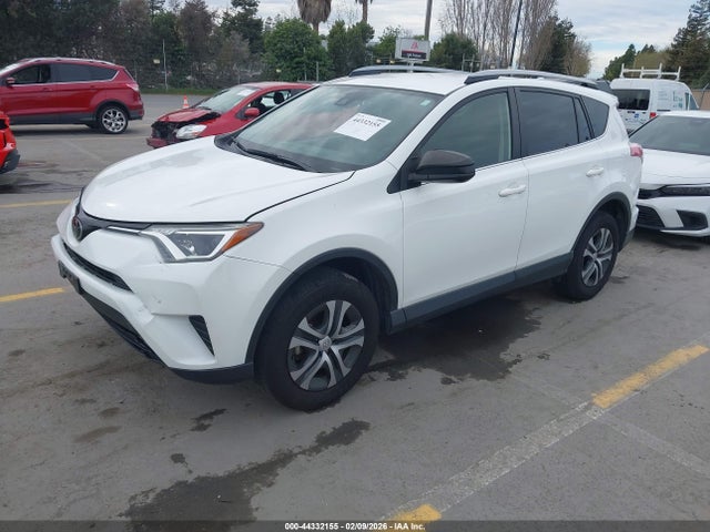 JTMZFREV3HJ144114 Toyota RAV4 LE