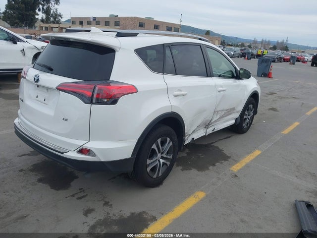JTMZFREV3HJ144114 Toyota RAV4 LE