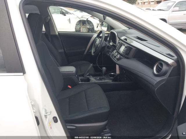 JTMZFREV3HJ144114 Toyota RAV4 LE