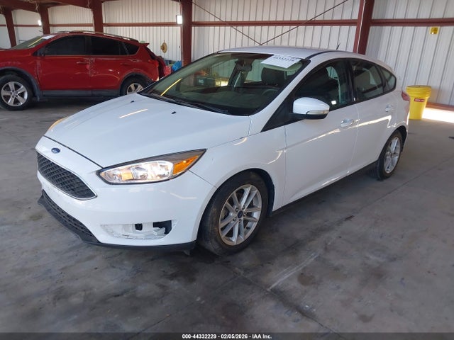 Ford FOCUS SE 2017 1FADP3K29HL290798 Image 2