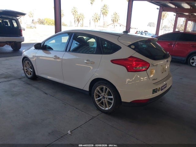 Ford FOCUS SE 2017 1FADP3K29HL290798 Image 3