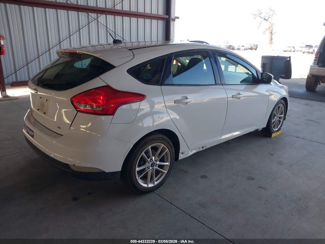 Ford FOCUS SE 2017 1FADP3K29HL290798 Image 4
