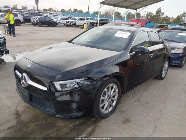 Mercedes-Benz A 220 2019 WDD3G4EB2KW024638 Image 2