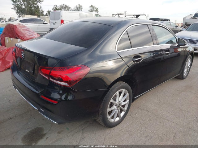 Mercedes-Benz A 220 2019 WDD3G4EB2KW024638 Image 4