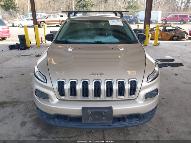 1C4PJMAB8FW541063 Jeep Cherokee Sport