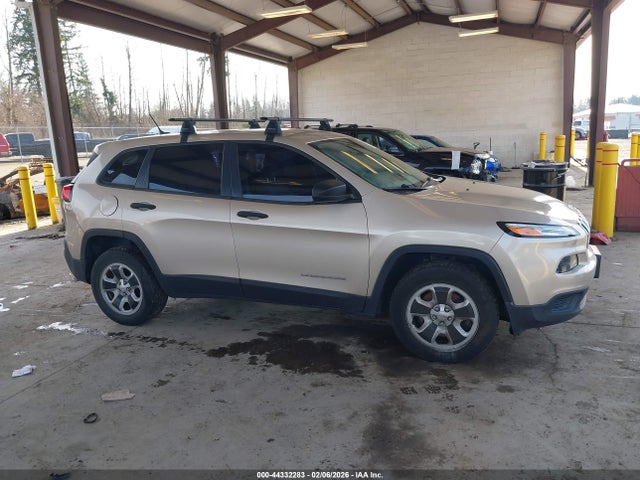 1C4PJMAB8FW541063 Jeep Cherokee Sport