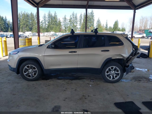 1C4PJMAB8FW541063 Jeep Cherokee Sport