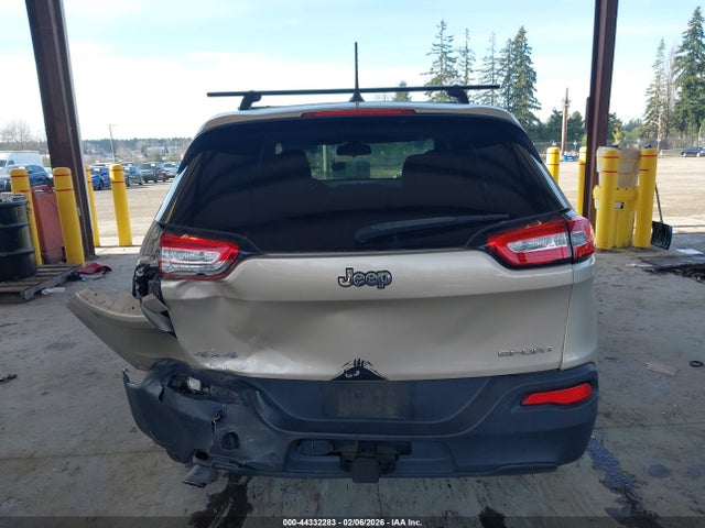 1C4PJMAB8FW541063 Jeep Cherokee Sport